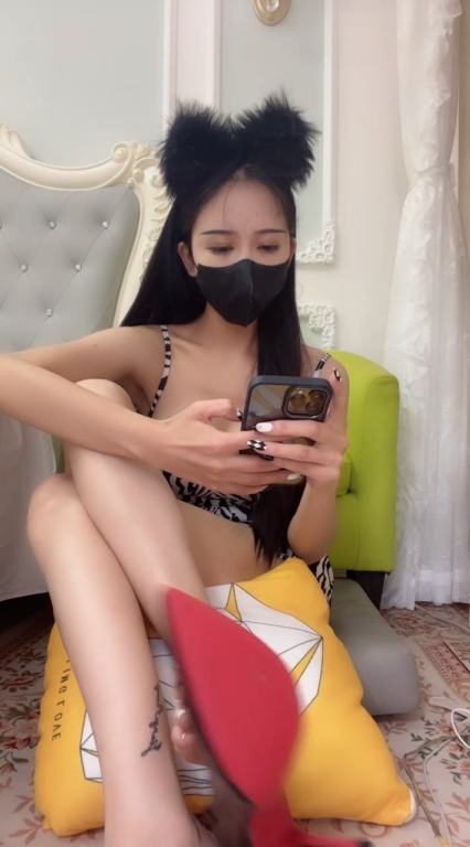 【自打包】源码自录-足控-易直播 甜大大(1V,723M)