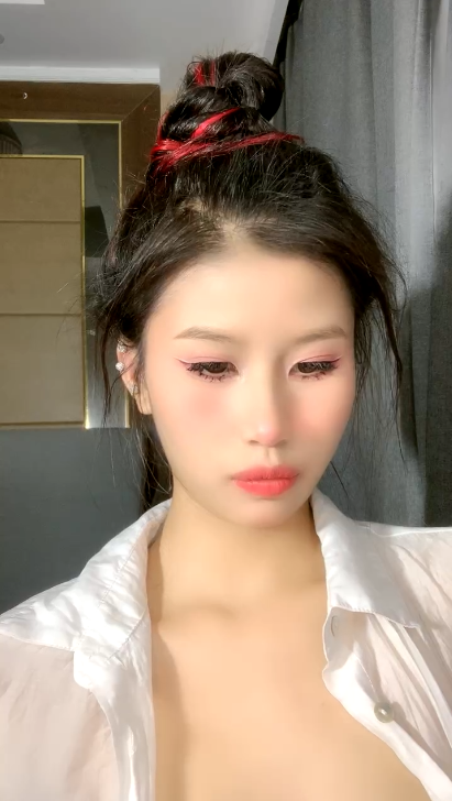 烈焰大红唇极品网红美女!1V 647MB