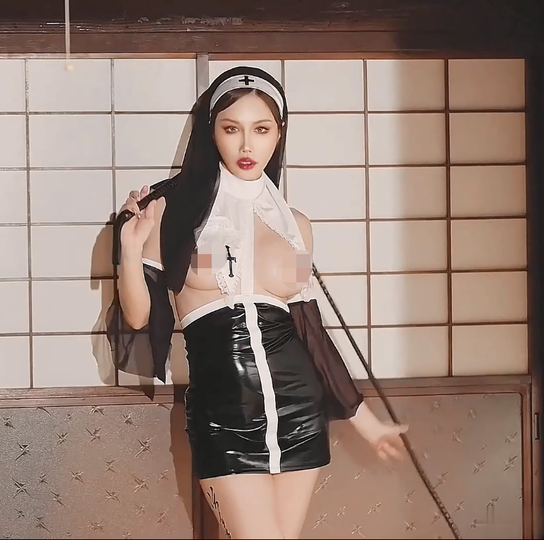 【自打包】人气网红女神-辛尤里-修女口爆啪啪(1V,387M)