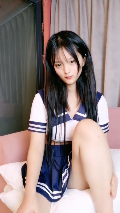 童颜巨乳大奶萝莉,制服情趣! 1V 594MB