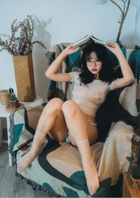 女菩萨-柒柒不可爱(LUST77)-少女记实录(76P,1.27G)