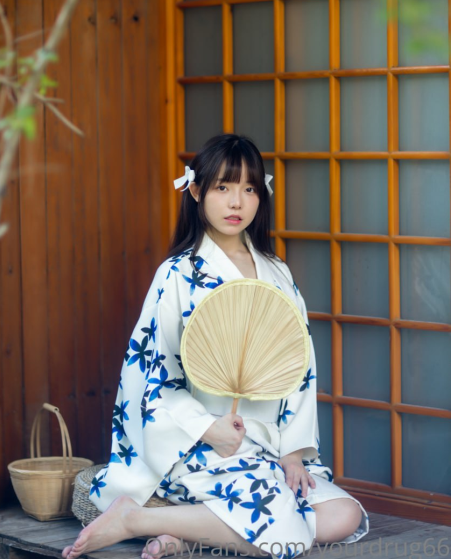 超人气女菩萨-六味帝皇酱-夏日和服+of小短片(72P,1V,34M)