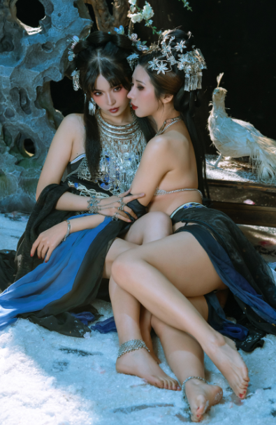 擦边女菩萨-奶桃桃&轩萧学姐-苗疆少女(24P,1V,403M)