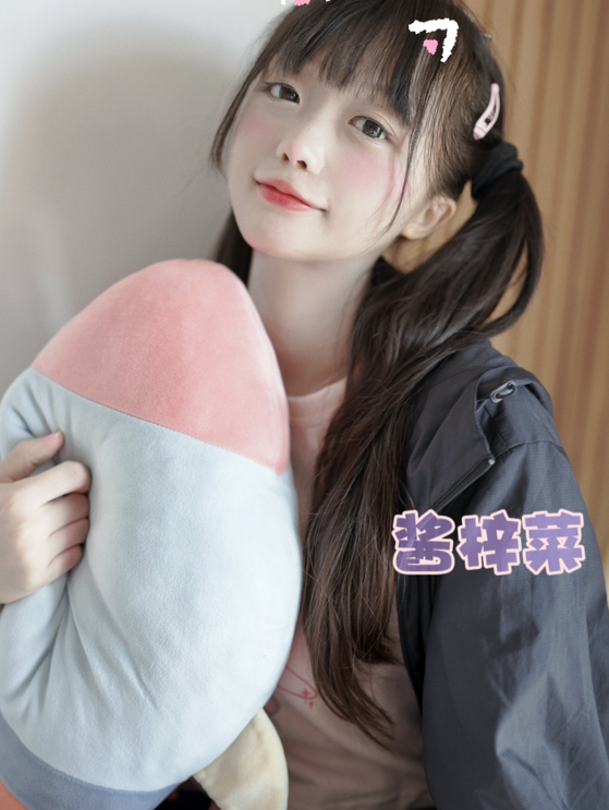 =露脸清纯美少女『酱梓菜』 福利私拍,清纯唯美小仙女超极品合法卡哇伊小萝莉,超极品身材 无线遐想