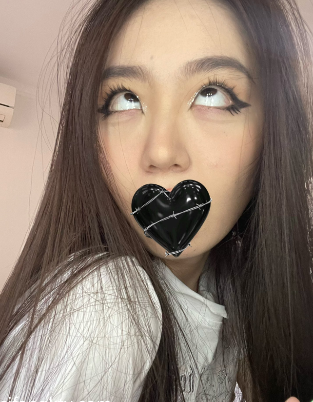 活泼开朗超级清纯女神!微露脸的推特小尤物【小熊BB】福利,又白又粉可玩度极高,紫薇足交啪啪样样精湛