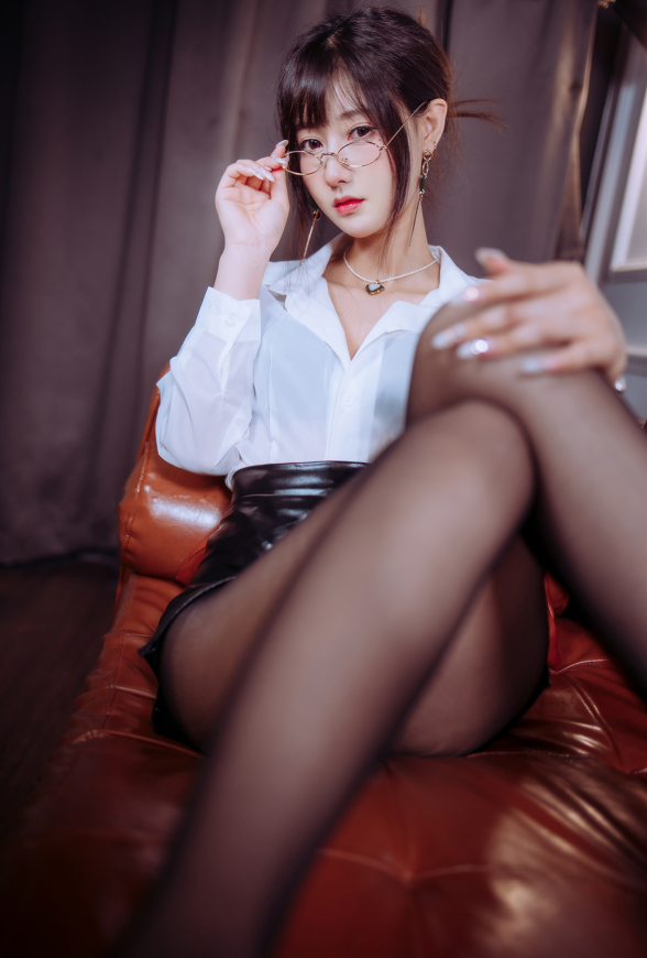 羽生三未 NO.024 半透OL 【28P338M】