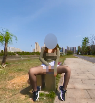 1405 【真实露出】人来人往的路边，用自慰棒自慰喷水