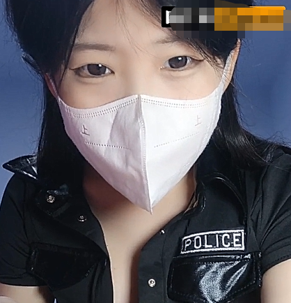 新下海的学妹,【害羞的小绵羊】,难得啊,露脸了,黑丝真空,水汪汪的穴真不错!