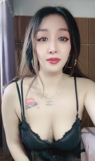 极品轻熟女主播-长腿学姐-各种自慰大秀合集 3（ 4V,2.35G）