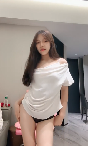 【吧啦】甜美校花下海，S级身材全身白嫩