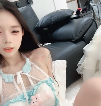 哇塞!太尤物了!【兔】小仙女自慰棒流白浆了,想要
