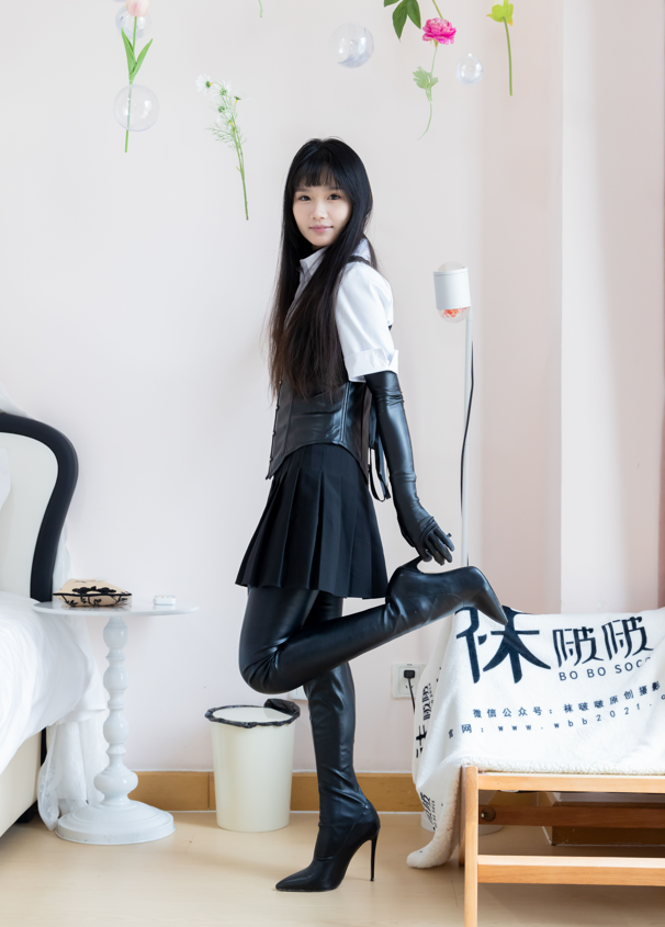 袜啵啵 - 甜甜圈 - 高跟长靴皮裤 厚黑丝五指袜 【144P1V1.25G】