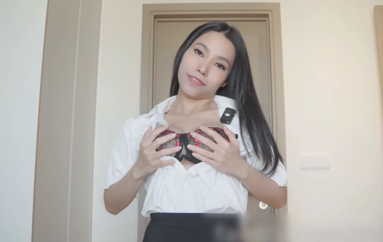 越南反差嫩妹【Miuzxc】淫欲中介_肉体销售_黑丝女中介色诱客户做爱_口交骑乘内射两次_想要看房就让我榨干你的精液