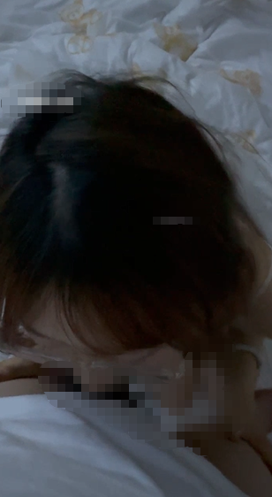 【原档泄密】,20岁学生妹,【李若萱】,完美露脸,眼镜妹床上很反差,被男友操的高潮不断2v