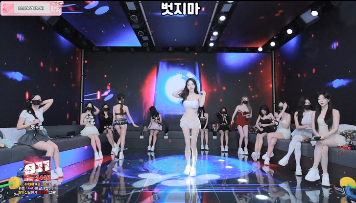 你的胸罩压不住大哥砸下的钞票,正式漏奶裸舞,上流高颜值女神【cherrybest】终于下海了【10v】