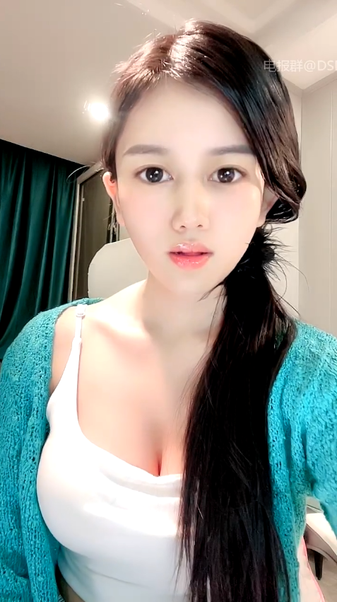 【18岁昆明女模】顶级女模魔鬼身材