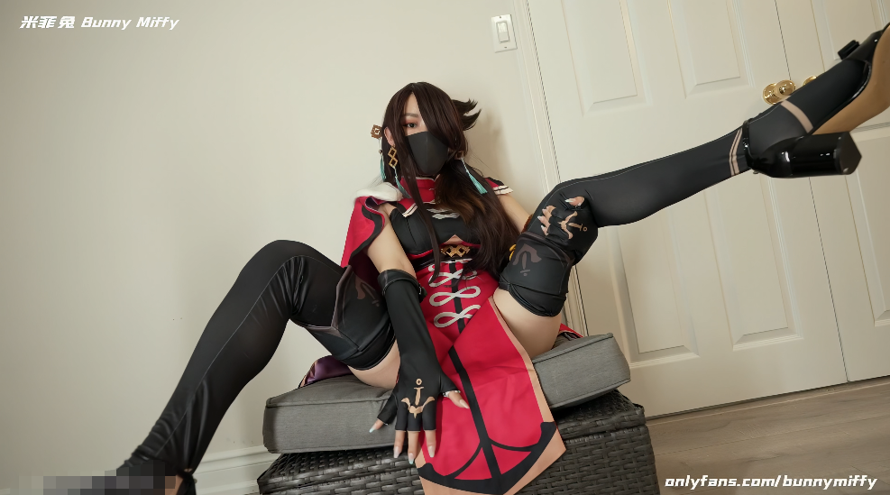 OnlyFans顶级御姐【BunnyMiffy米菲兔】 宅男去漫展把COSER带回家,没想到被御姐反操!