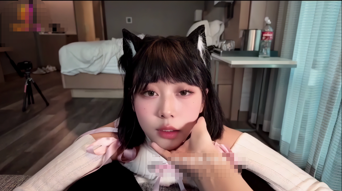高颜值清纯小母狗【黑猫露娜酱】粉丝的肉体游戏2,黑猫酱被大黑鸡巴一插到底