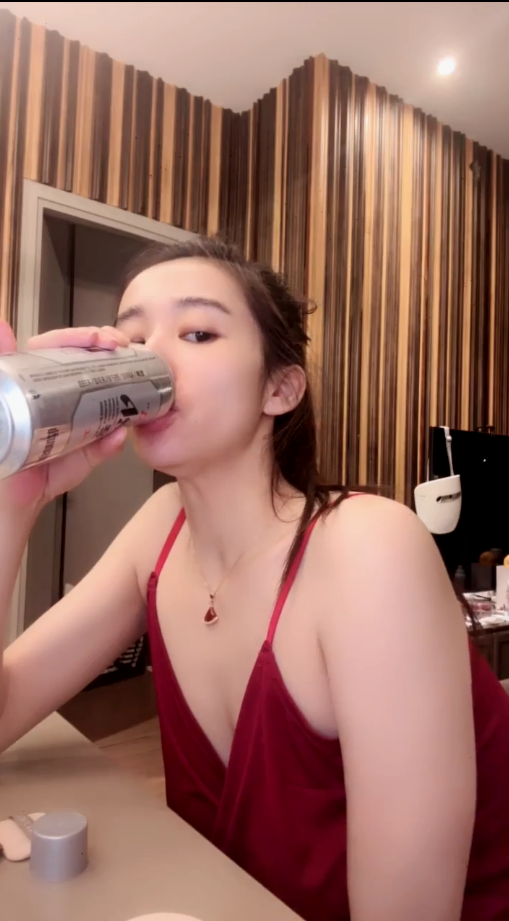 尤物推荐【美人儿】逆天女神 颜值身材吊打网红明星 跳蛋自慰爽【7v】