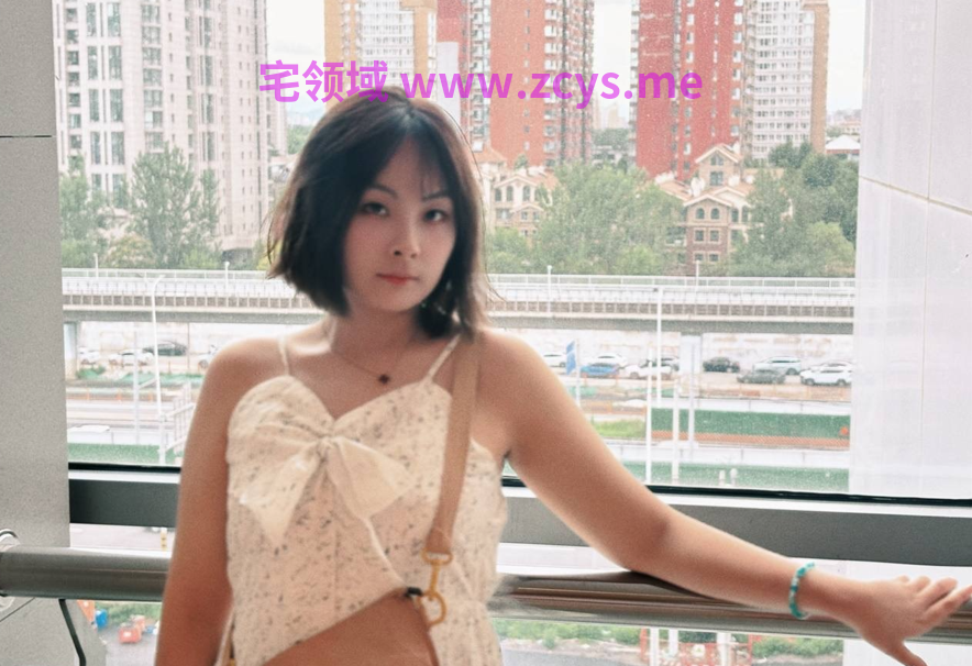 表里不一微胖反差女大生露脸性爱啪啪自拍，衣服不脱躺在牌桌上搞起来，原档无水印7v27p837m