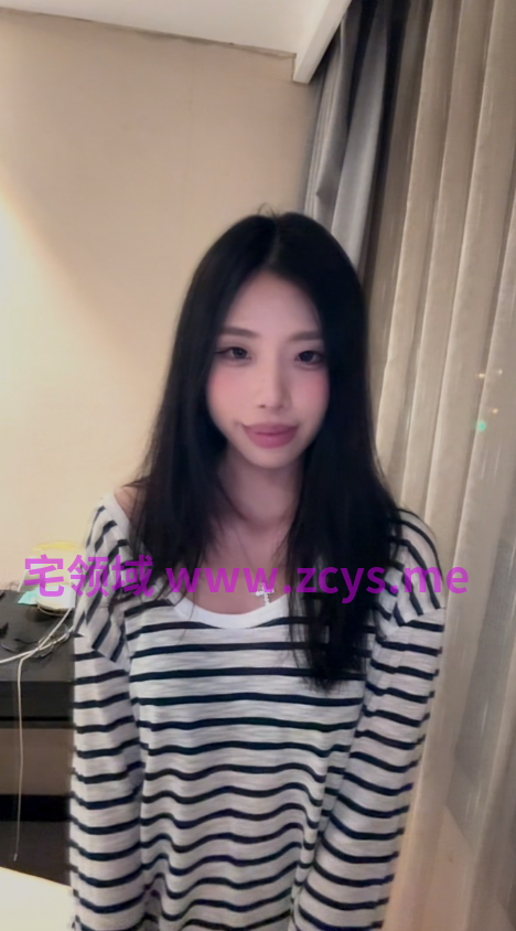 江西大一女学生和精神小伙谈恋爱，都快被带成精神小妹了，出租屋露脸性爱自拍13v6p1.22g