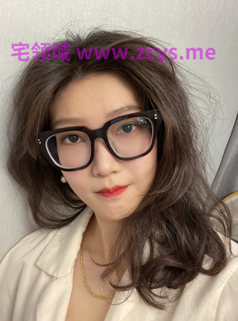 尤物级眼镜小姐姐，温婉气质却充满骚骚的感觉，看了就想狠狠插她，被草的啊啊叫2p1v503m