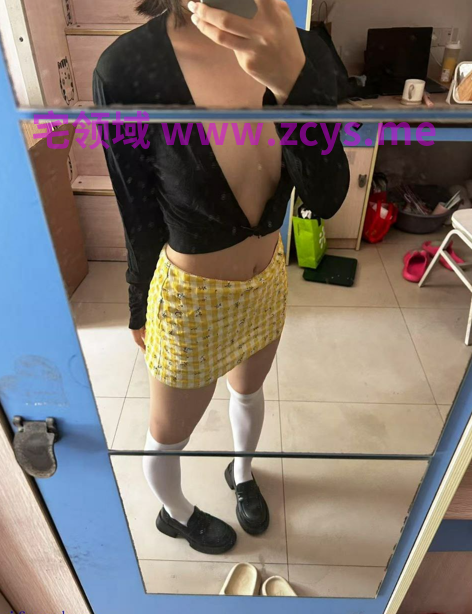 反差少女宿舍展示身材 极品漫画腿性感身材 白丝美腿自拍特写镜头4p2v38m