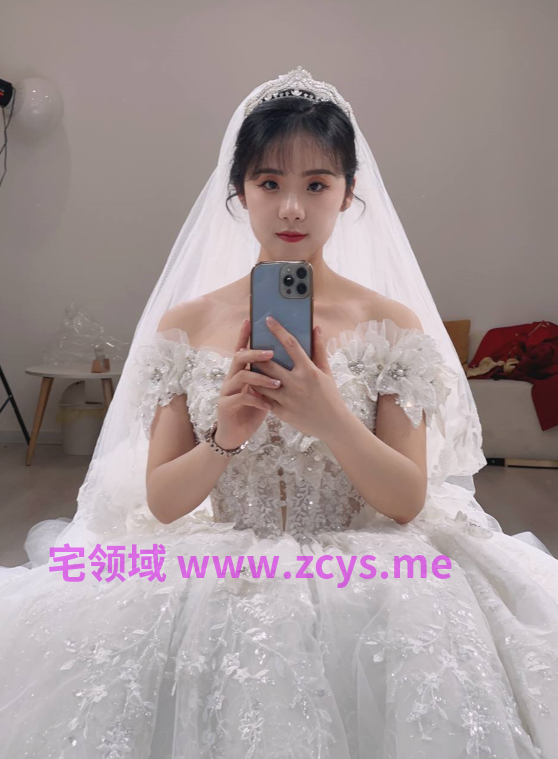 小学语文老师眼镜少妇露脸啪啪自拍视图流出，从穿婚纱到床上性爱照，反差感拉满39p1v763m