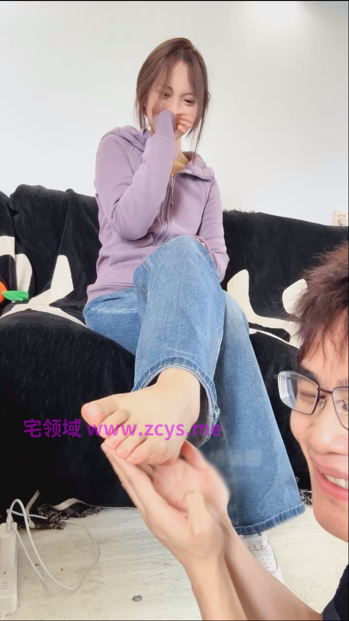 悄玩圈小浩-260920 素人妹妹小白鞋白袜玉足【1V】【503MB百度云】
