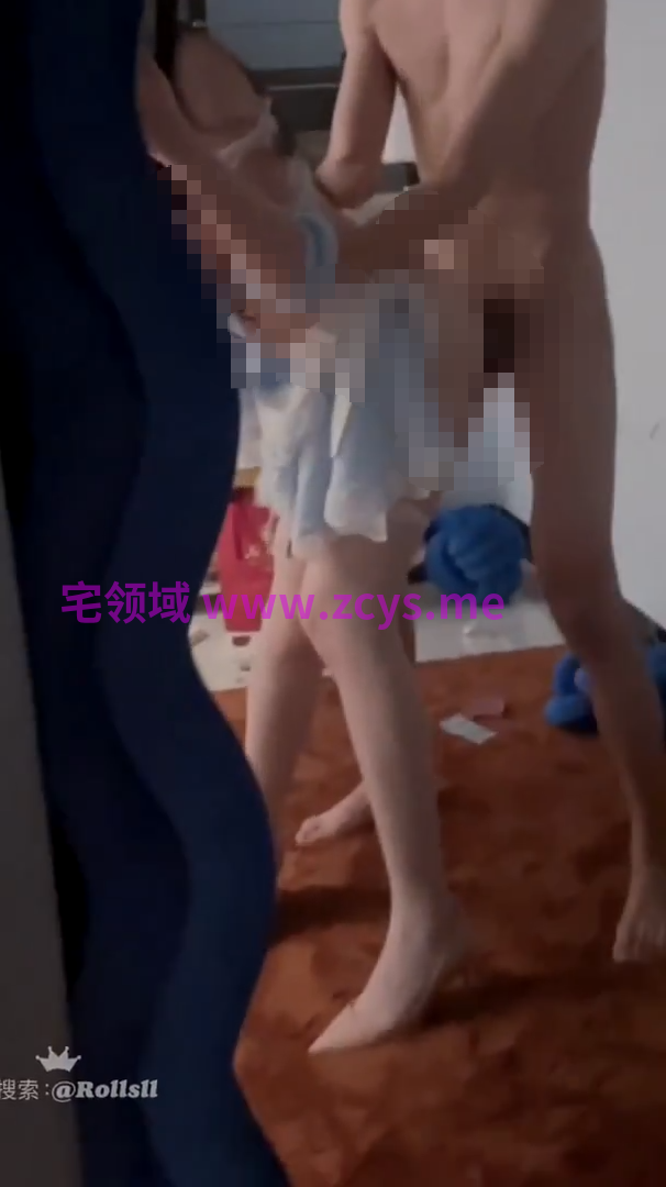 可爱漫画腿萌妹子，聊了整整三个月后终于奔现。她在我身下又软又乖。疯狂做爱。各种体位、和她做爱的体验真的太棒了，又色又甜，欲罢不能！ 【1V 75MB】