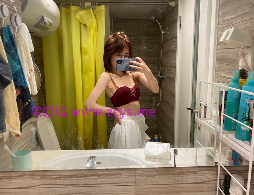 身材很好干练短发少妇网恋四眼男，酒店约会跪着很认真的口交，露脸站着啪啪后入8p2v228m