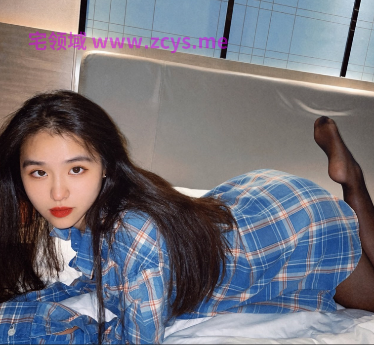 云南高颜值美女清纯笑脸 晚上吊带小背心被从后面按着腰狂插 圆润挺翘的蜜桃臀被拍得一颤一颤28p19v505m